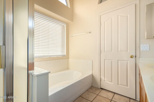 Building Photo - 12531 W Edgemont Ave