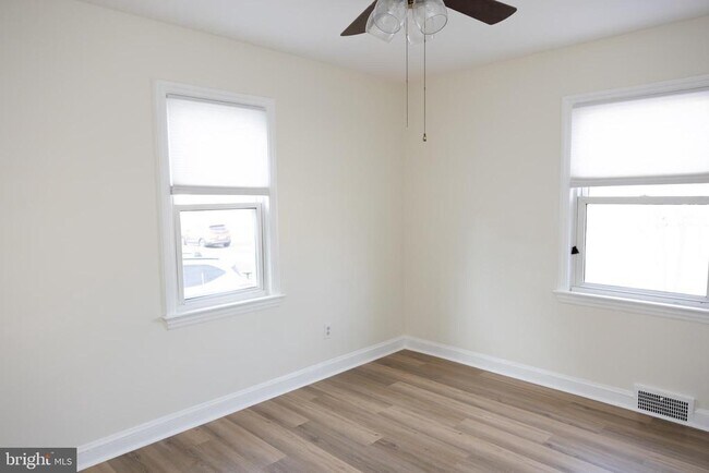 Building Photo - 130 7th Ave