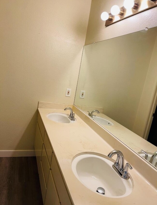 Building Photo - 2101 Darnis Cir