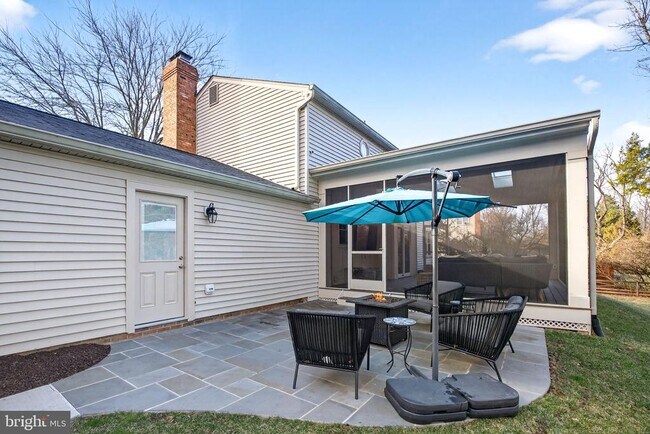 Building Photo - 11922 Holly Spring Dr