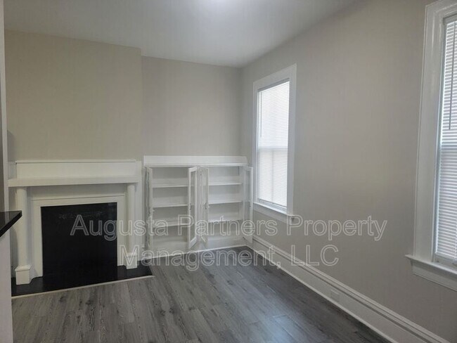 Building Photo - 323.5 Ellis St