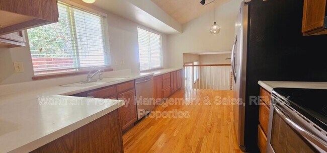 Building Photo - 4130 Madrone Way