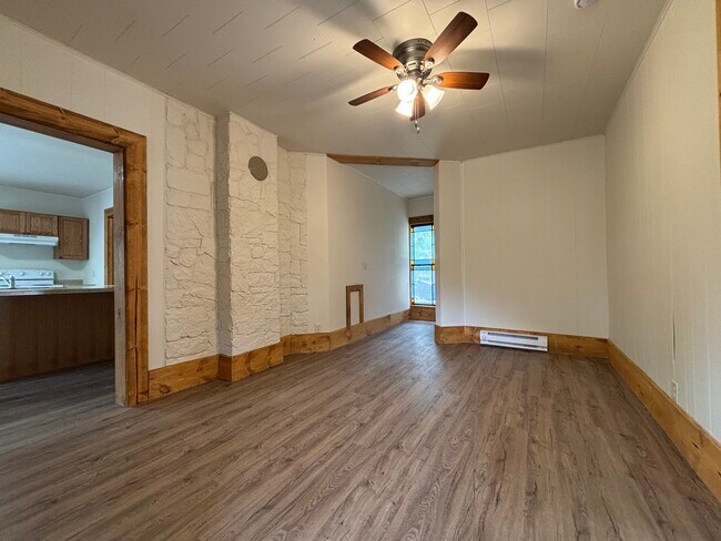 Building Photo - 1023 E Grand Ave