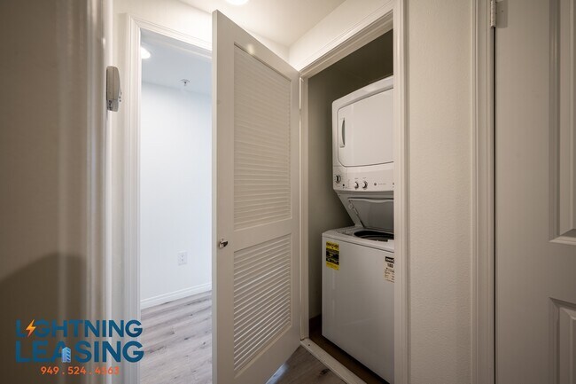 Building Photo - 11923 Kling St