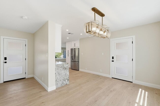 Building Photo - 6819 E Paradise Pkwy