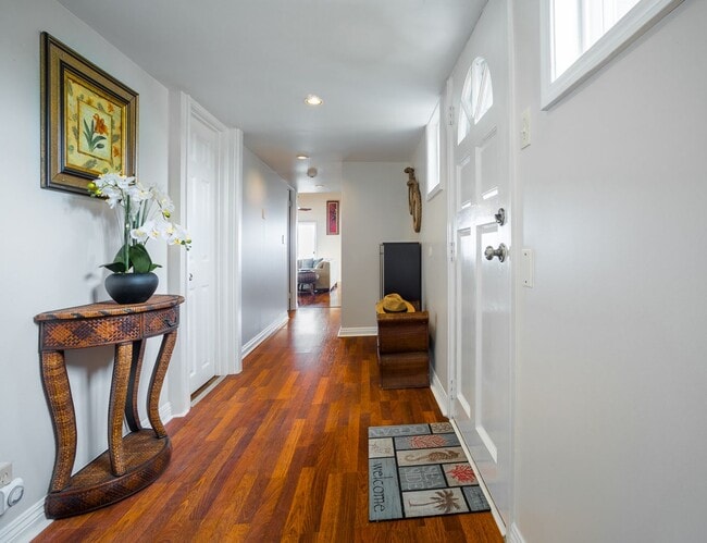 Building Photo - Welcome to this stunning 3-bedroom, 3-bathroom beachfront island oasis in the beautiful Hauula, HI.