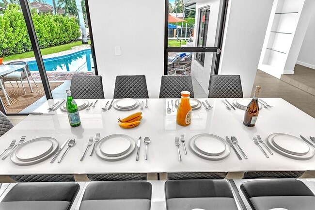 Building Photo - 536 Hibiscus Dr