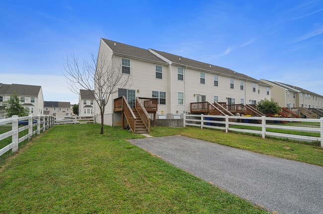 Building Photo - 340 Tribbitt St