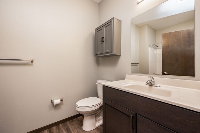 Building Photo - Spacious Townhome In The Kingston Neighborhood