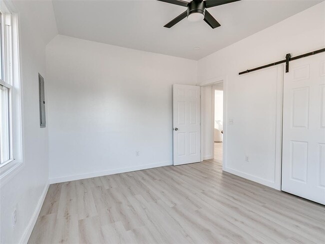 Building Photo - 1215 NW 8th St