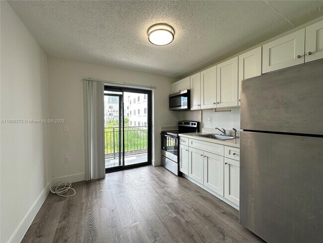 Building Photo - 529 SW 4th St