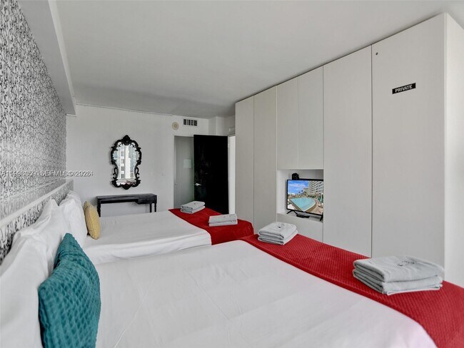 Building Photo - 1100 West Ave