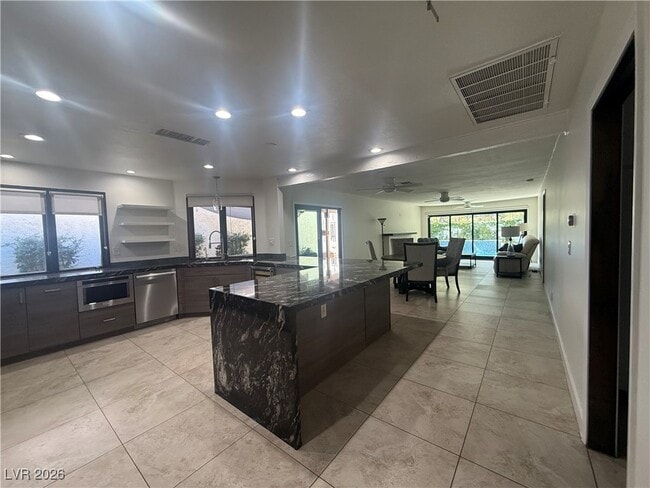 Building Photo - 2208 Plaza Del Puerto