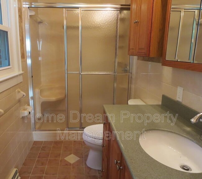 Building Photo - 842 Spring Valley Dr