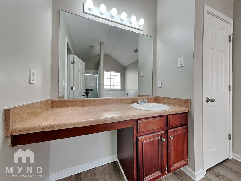 Building Photo - 1010 Rolling Meadows Rd