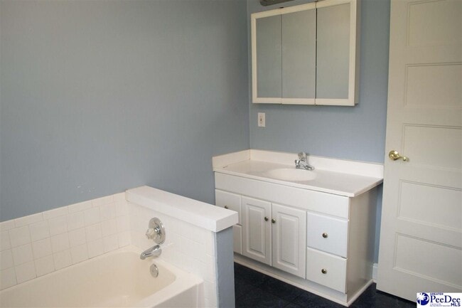 Building Photo - 109 Lands End Dr