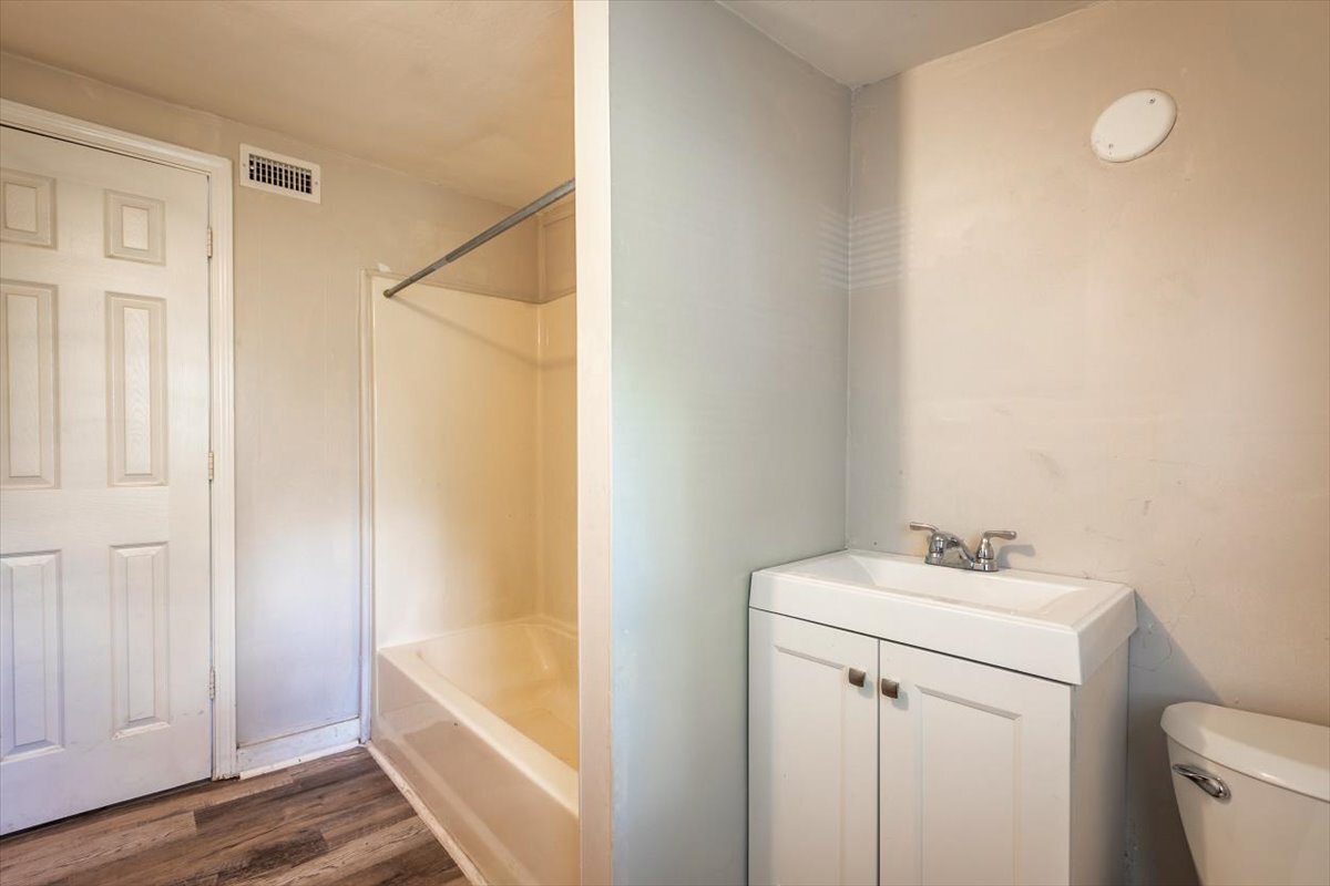 Building Photo - 531 New Berlin Rd