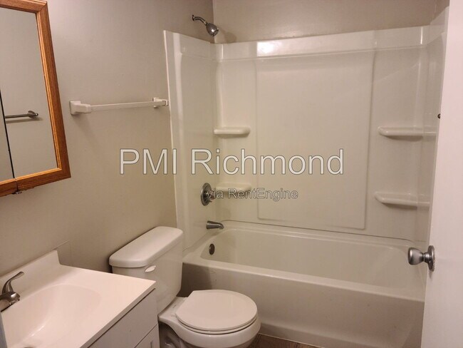 Building Photo - 9623 Greenmeadow Cir