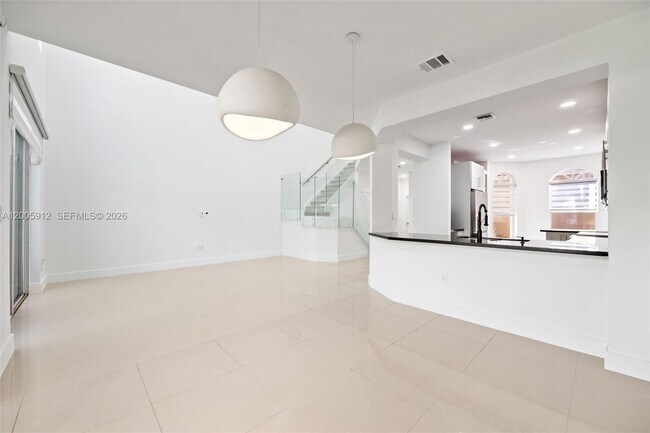 Building Photo - 21012 NE 34th Ct