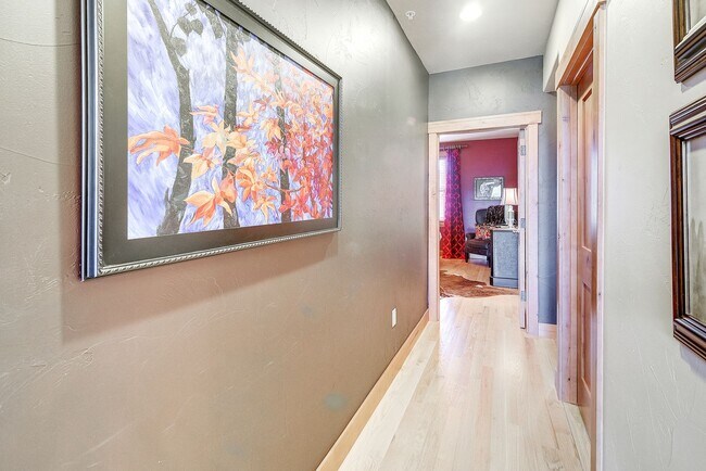 Building Photo - Downtown Frisco! Tons of space, amazing lo...