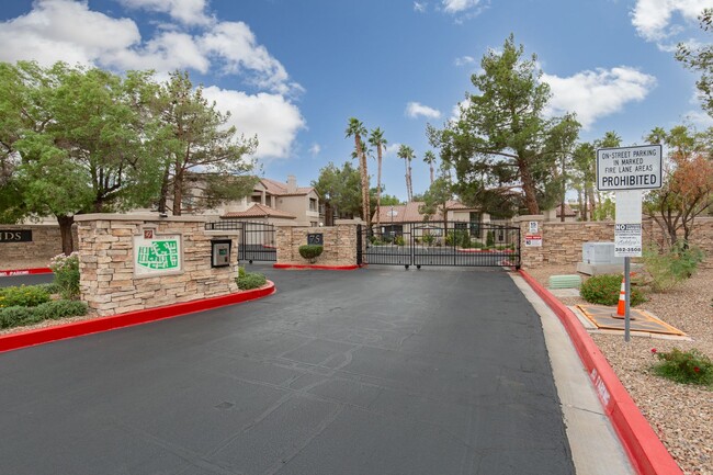 Building Photo - HENDERSON 2 BEDROOM, 2 BATH CONDO IN GATED...