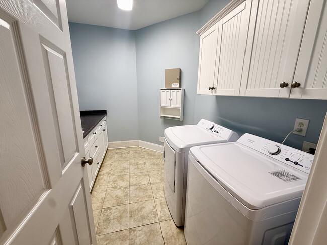 Building Photo - 4228 Pine Hollow Dr