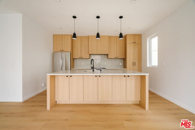 Building Photo - 1201 N McCadden Pl