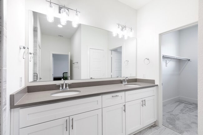 Building Photo - 1737 W Cantey St