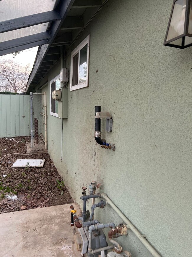 Building Photo - 808-809 Farmersville Blvd