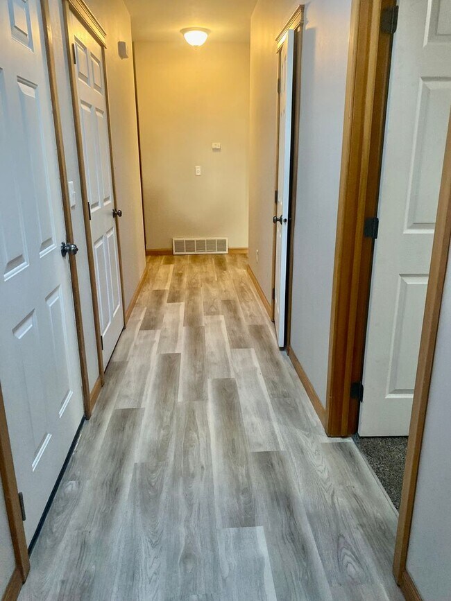 Building Photo - 512