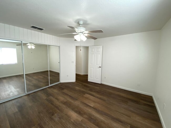 Building Photo - 6 bedroom in Manteca!