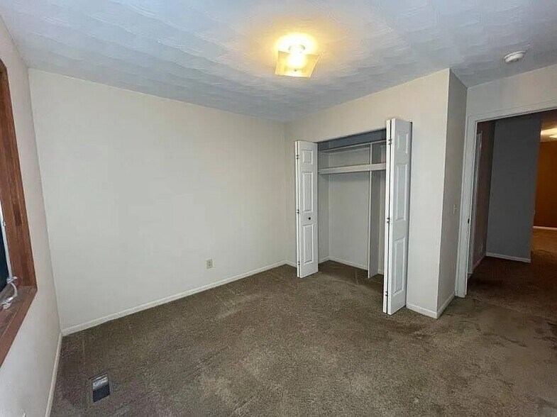 Building Photo - 5722 Ridgeway Dr