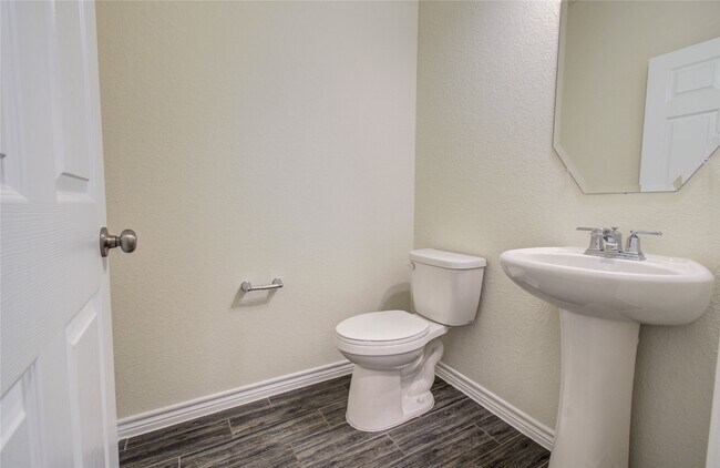 Building Photo - 27817 Ellie Oak Ln