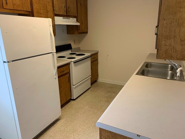 Building Photo - PRE-LEASING FOR AUGUST 2026!