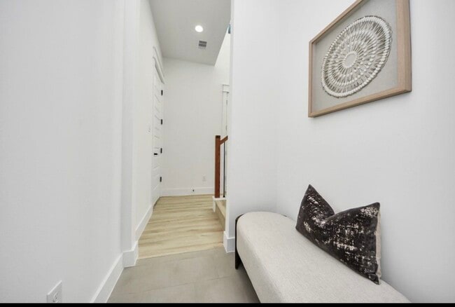 Building Photo - 7911 Lynette St