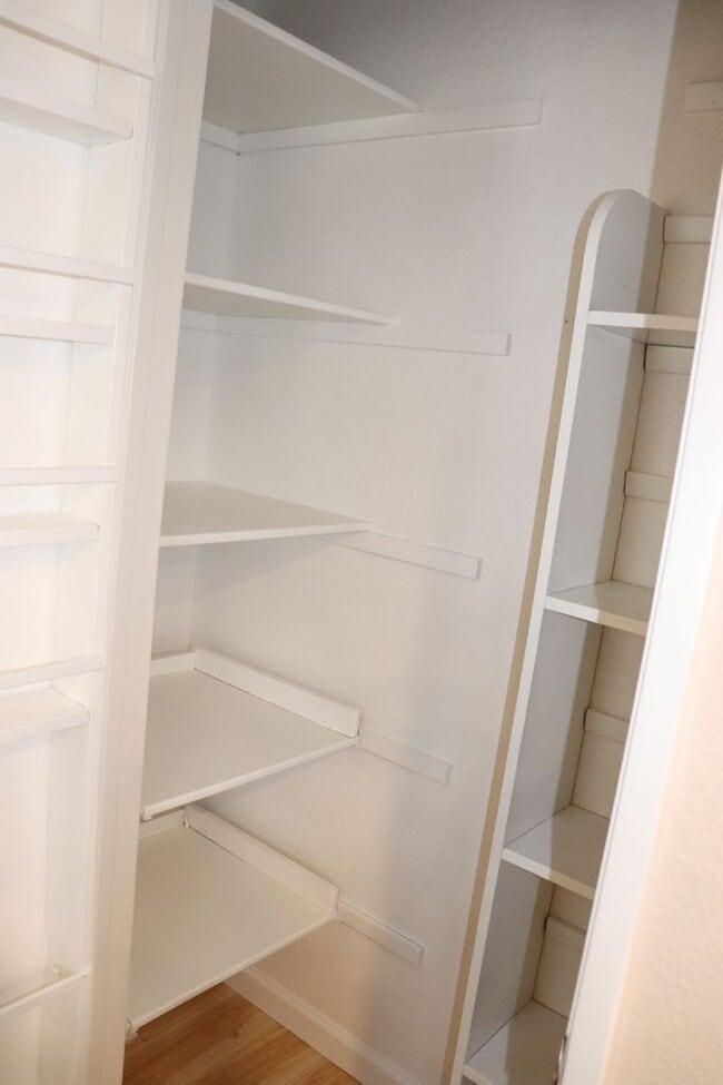 Building Photo - Spacious ALPINE 3 Bedroom 2.5 Bath 2 Story on a Cul De Sac