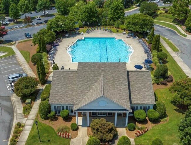 Building Photo - This Stunning Townhome in the Heart of Ballantyne