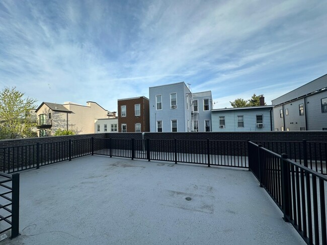 Building Photo - 52 Cambridge Ave