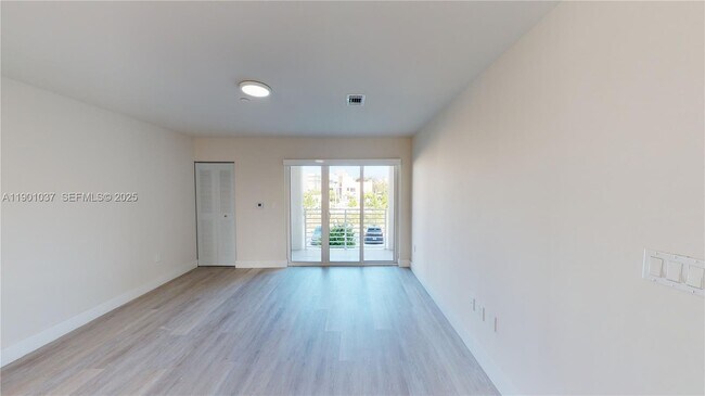 Building Photo - 2555 NE 193rd St