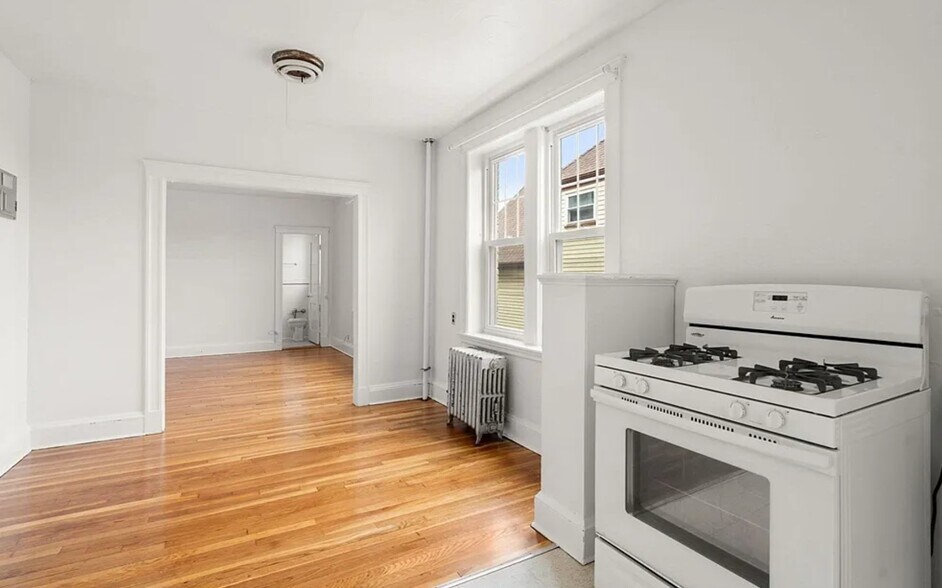 Building Photo - 97 Chester St