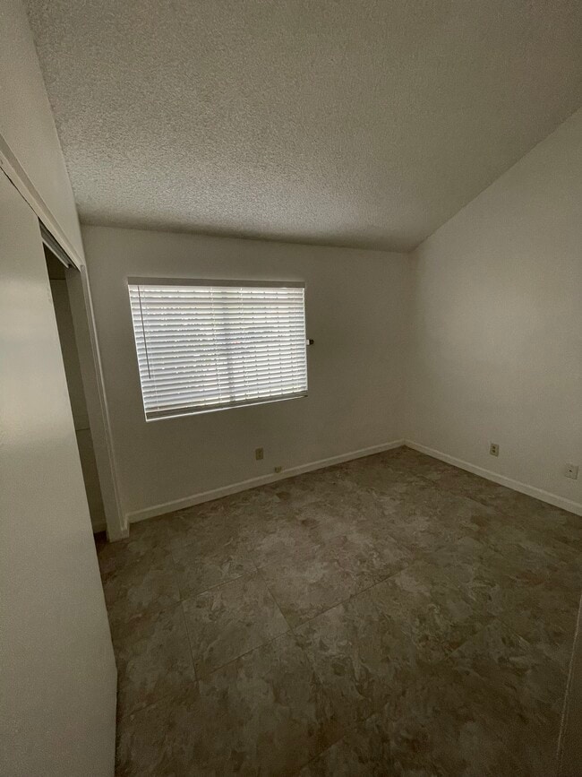 Building Photo - 6316 N 47th Ave