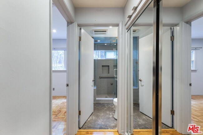 Building Photo - 1155 N Clark St