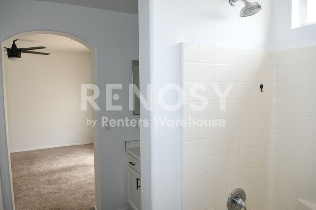 Building Photo - 1623 E Silverbirch Ave