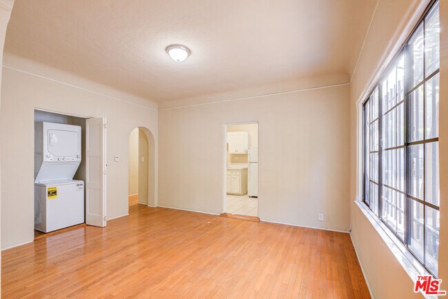 Building Photo - 1492 Silver Lake Blvd