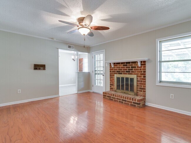 Building Photo - Perfectly renovated 3BR/2B available for rent!