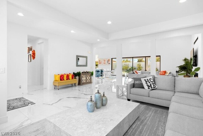 Building Photo - 4315 N Dapple Gray Rd