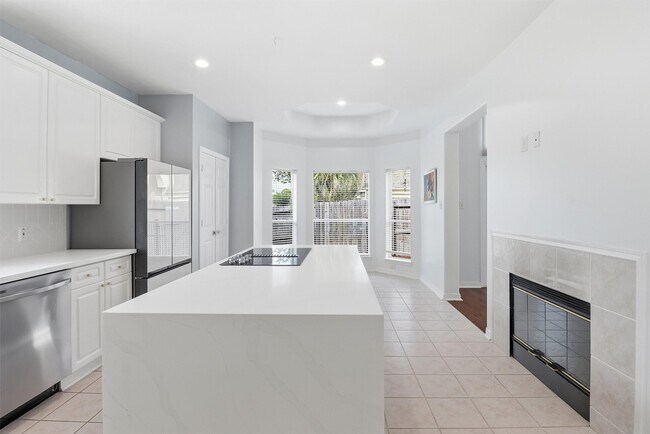 Building Photo - 201 Las Brisas St