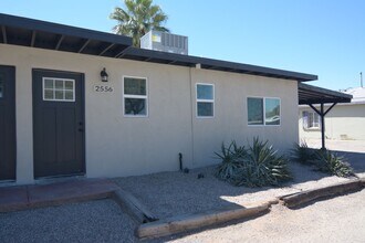 Building Photo - Remodeled 2 Bedroom 1 Bath Duplex! Great Central Tucson Location! 1/2 Month's Rent Free!