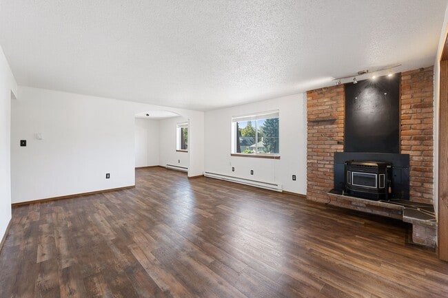 Building Photo - 1716 N Pettet Dr