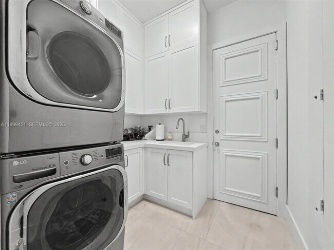 Building Photo - 13689 Deering Bay Dr